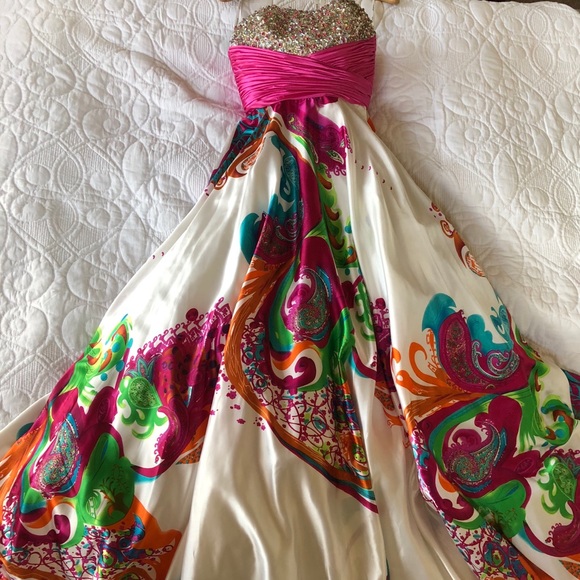 Cache Dresses & Skirts - Size 4 Cache prom dress with sparkly beading